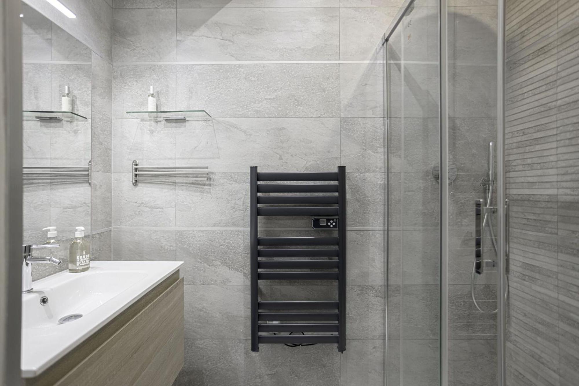 De Luxe, Meynadier By Halldis