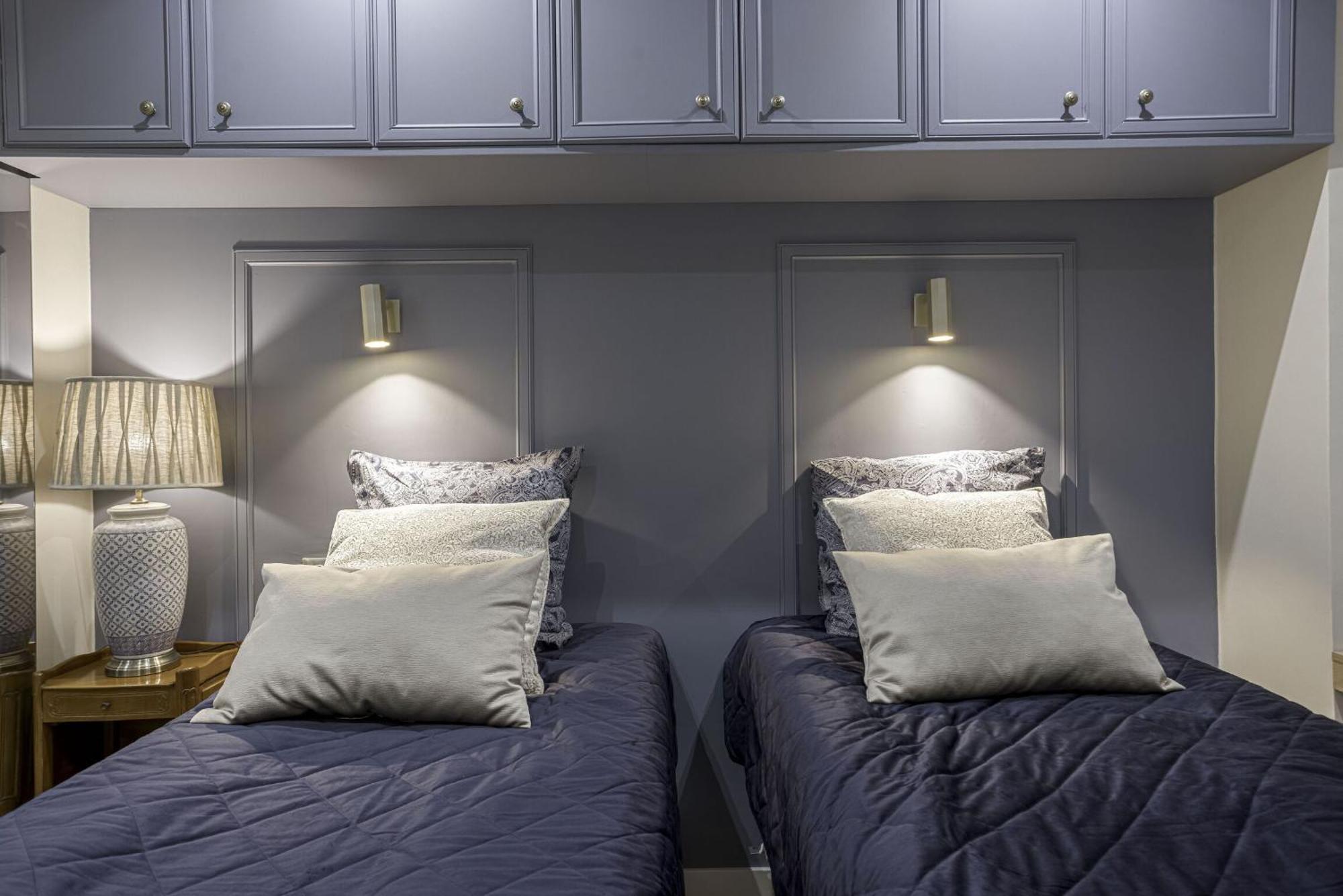 De Luxe, Meynadier By Halldis * Cannes