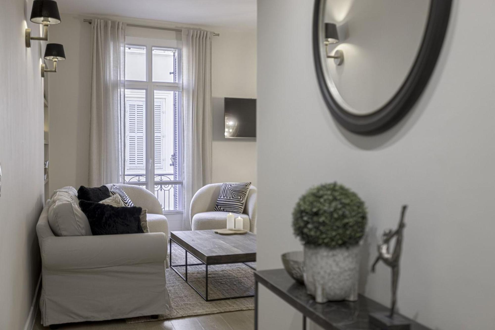 Appartement De Luxe, Meynadier By Halldis