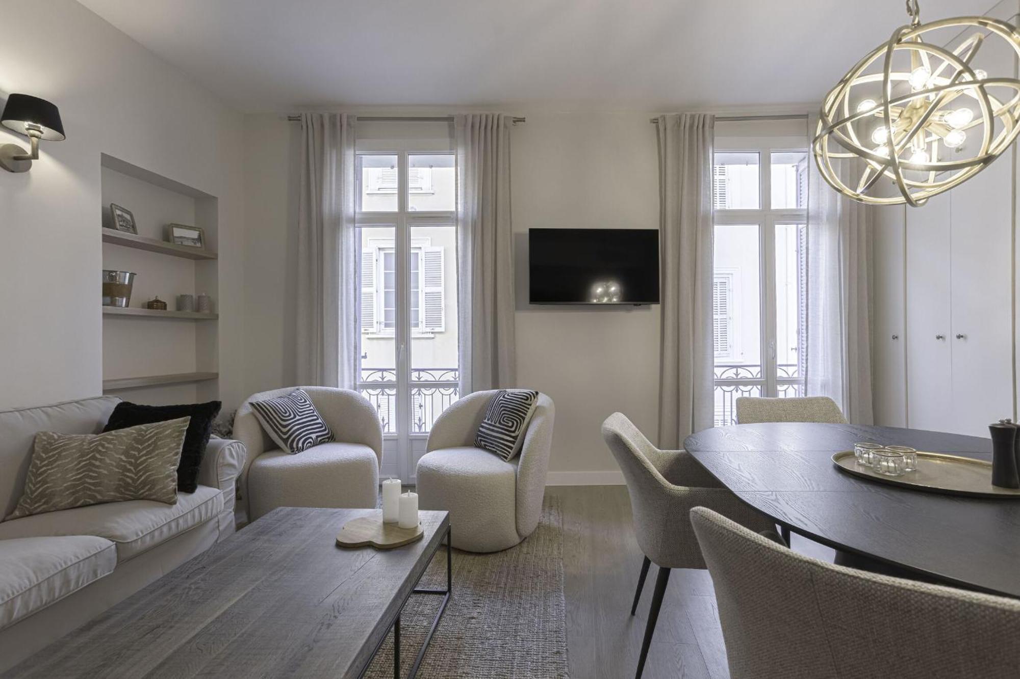 De Luxe, Meynadier By Halldis