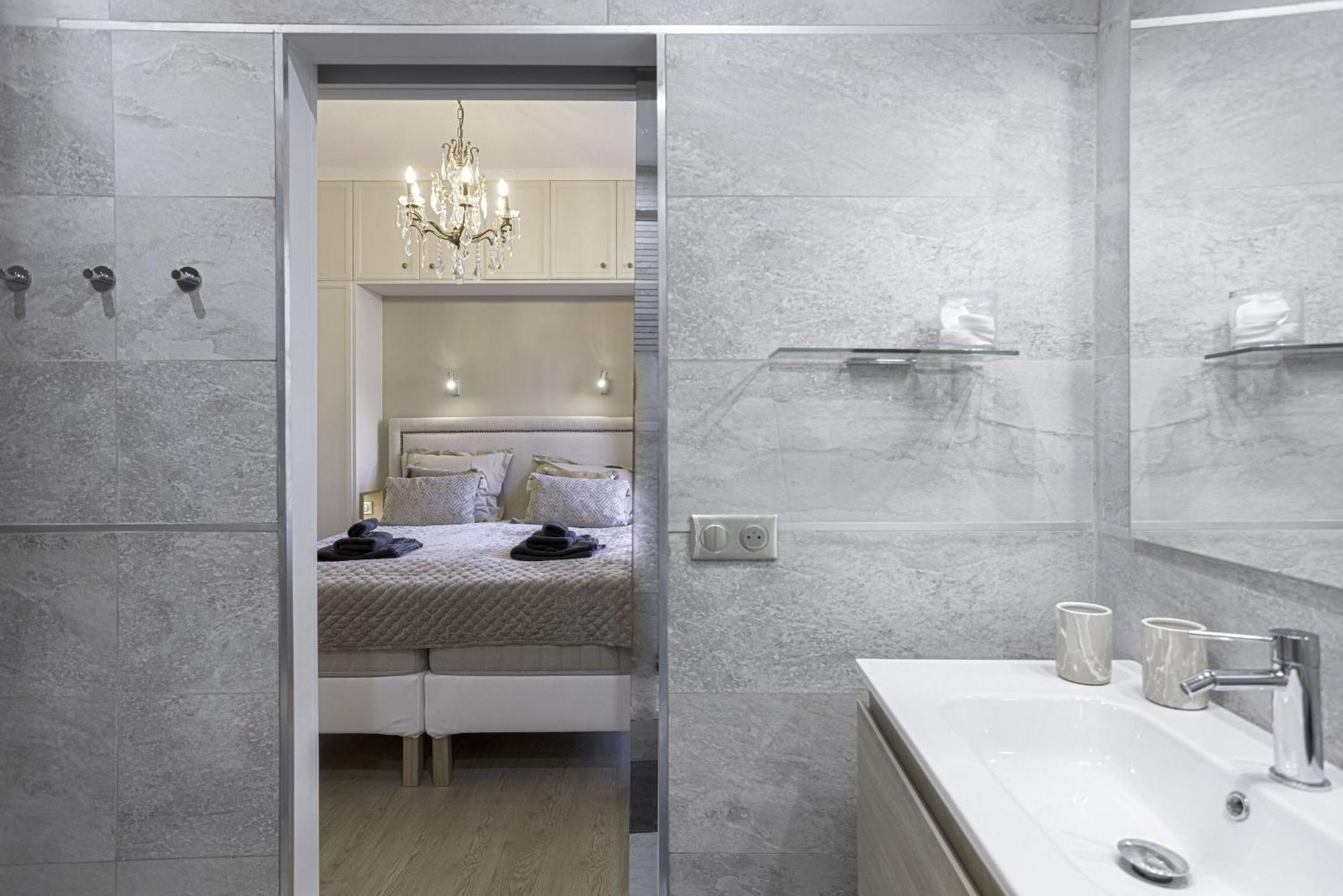 De Luxe, Meynadier By Halldis * Cannes