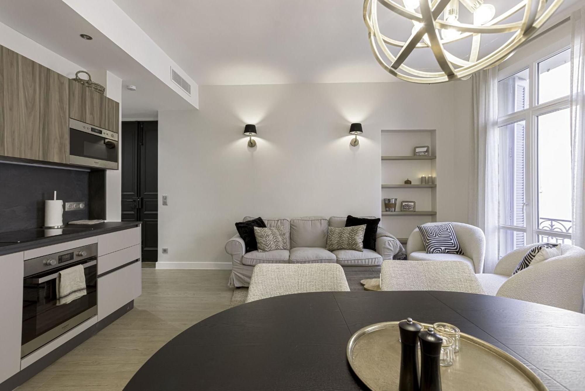 De Luxe, Meynadier By Halldis *