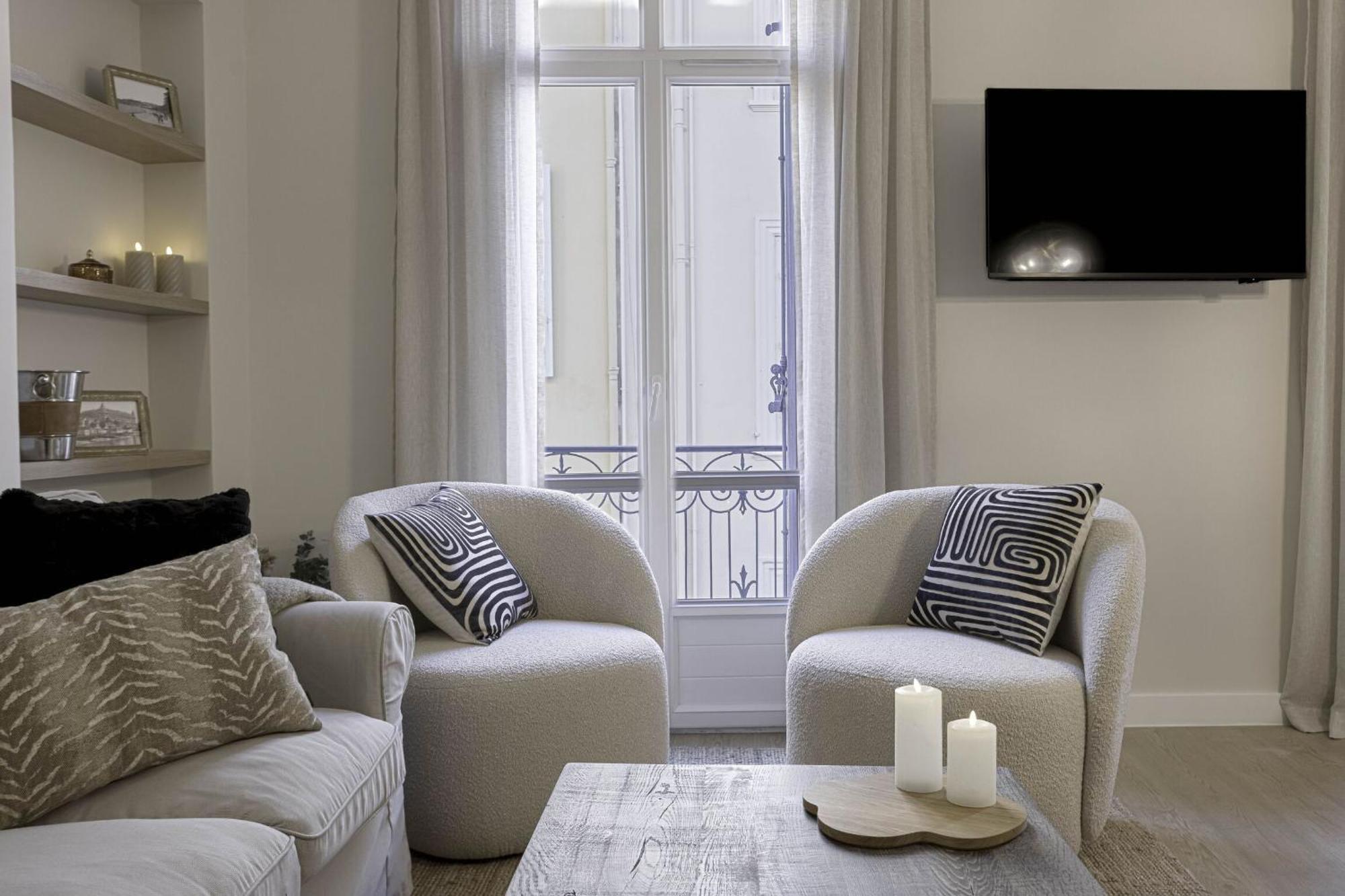 De Luxe, Meynadier By Halldis *