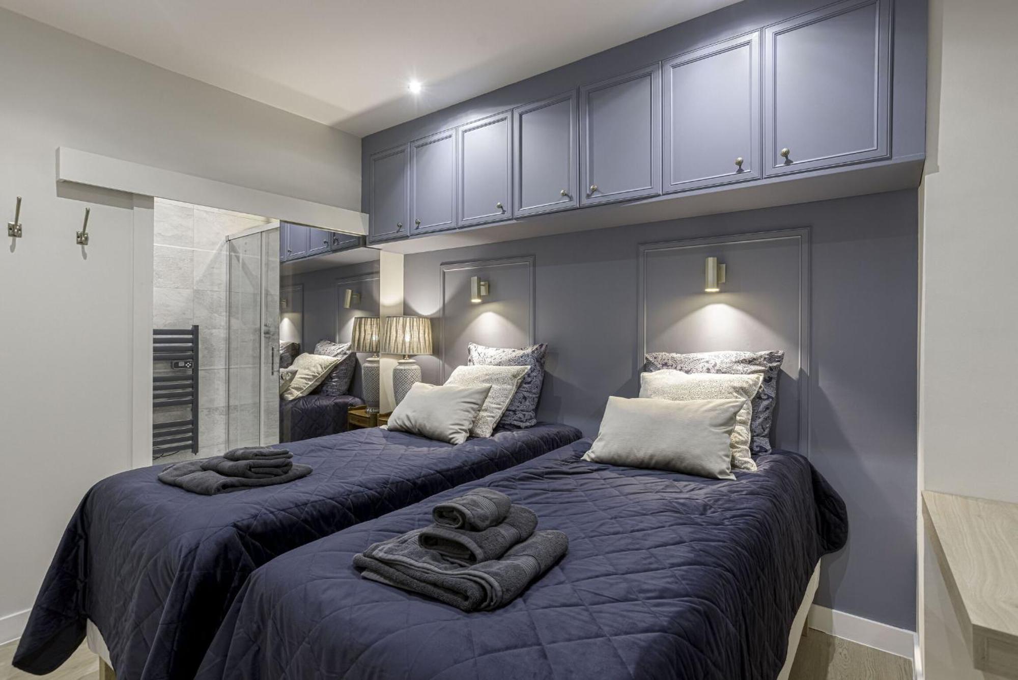De Luxe, Meynadier By Halldis * Cannes